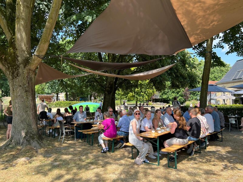 Pause mit Kaffee und Kuchen